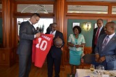 Angola külügyminiszterének látogatása