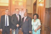 Angola külügyminiszterének látogatása